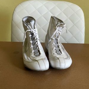 Men or young men’s boxing shoes.